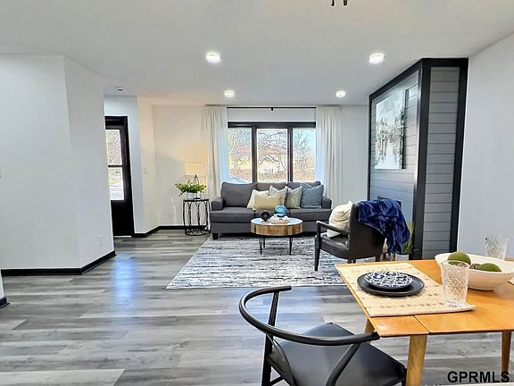 5th image of 916 Carriage Way #13