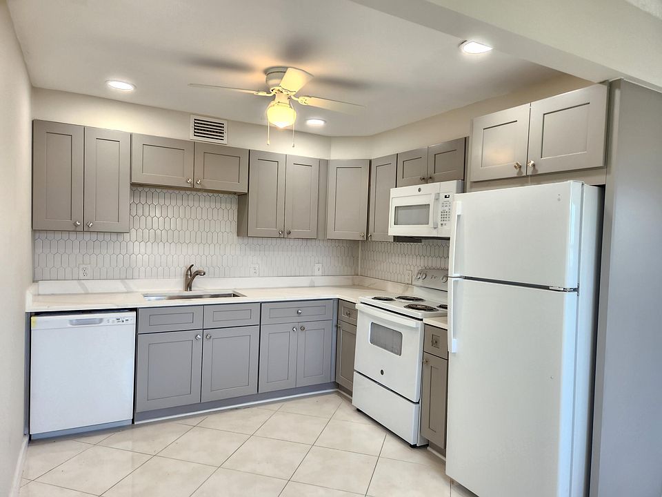 1st image of 3025 Newcastle #B
