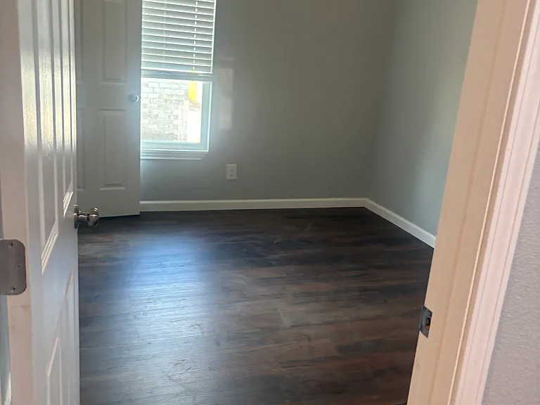 711 W Ella Ave #A — Photo 3