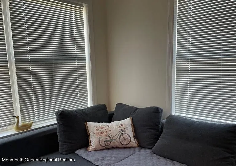 121 W Tide Way — Photo 4