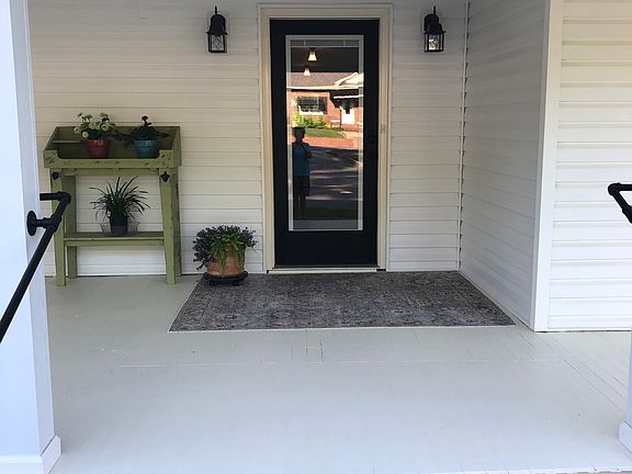 5th image of 716 College St