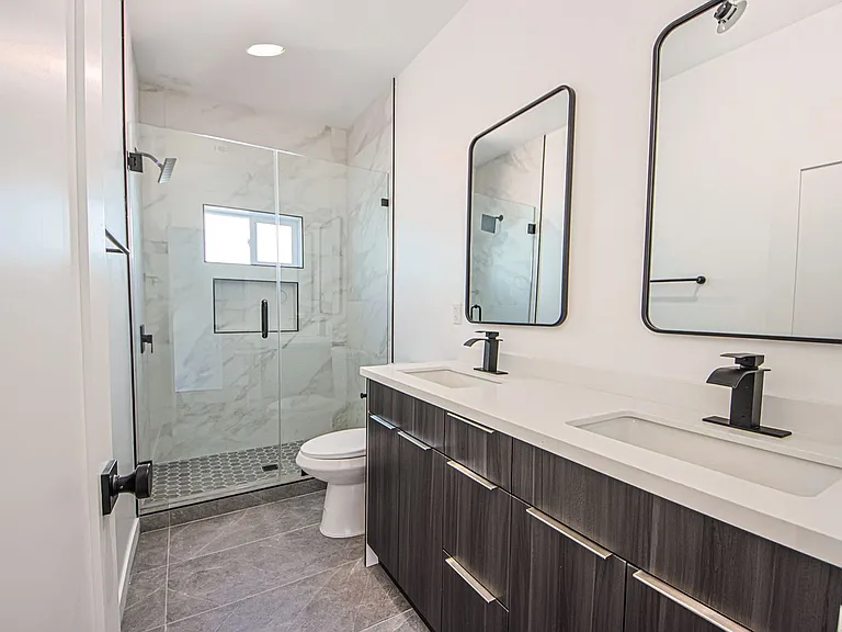 5233 Satsuma Ave — Photo 12