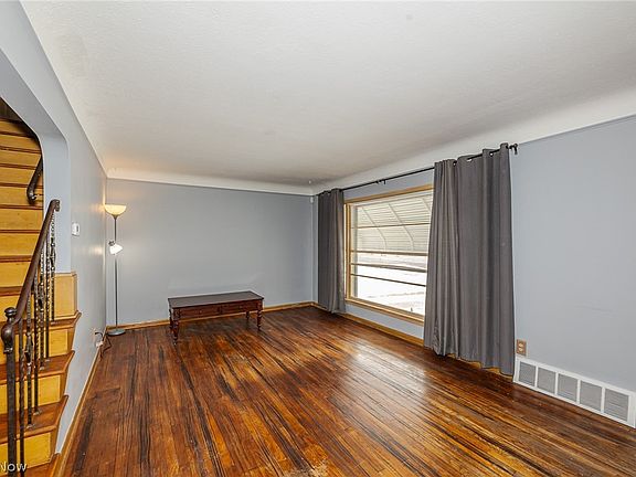 4th image of 157 Flora Dr