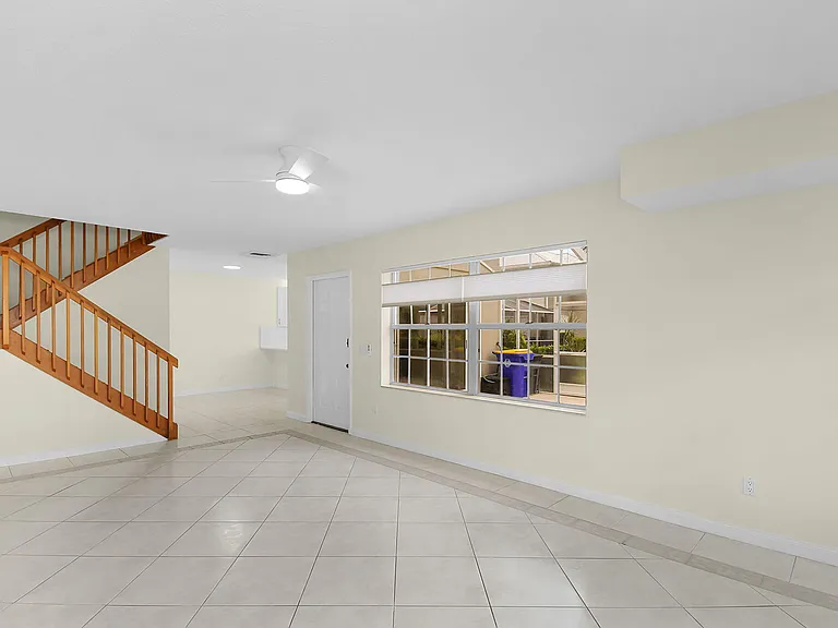 2442 SW Danbury Ln — Photo 12