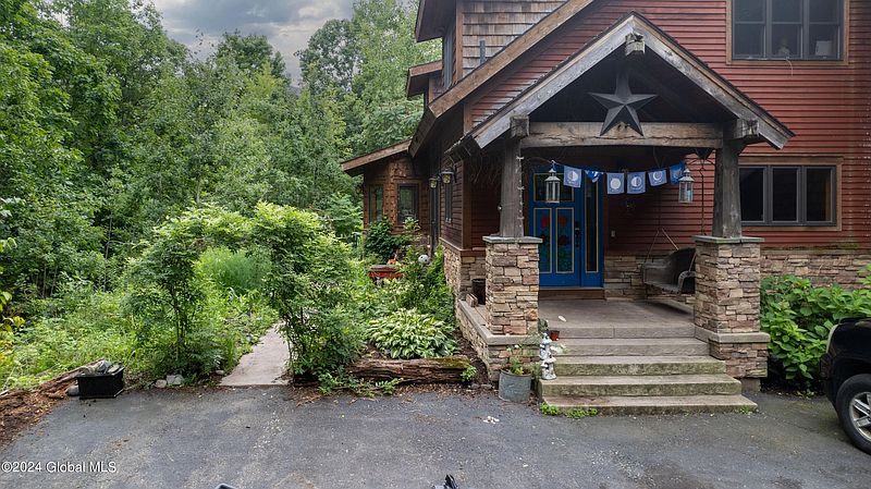 2nd image of 340 Smith Hill Road
