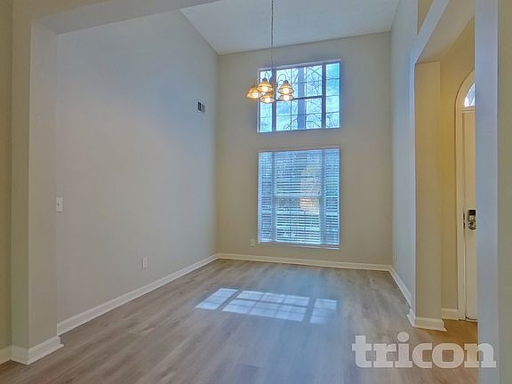 3rd image of 6030 Savannah Dr