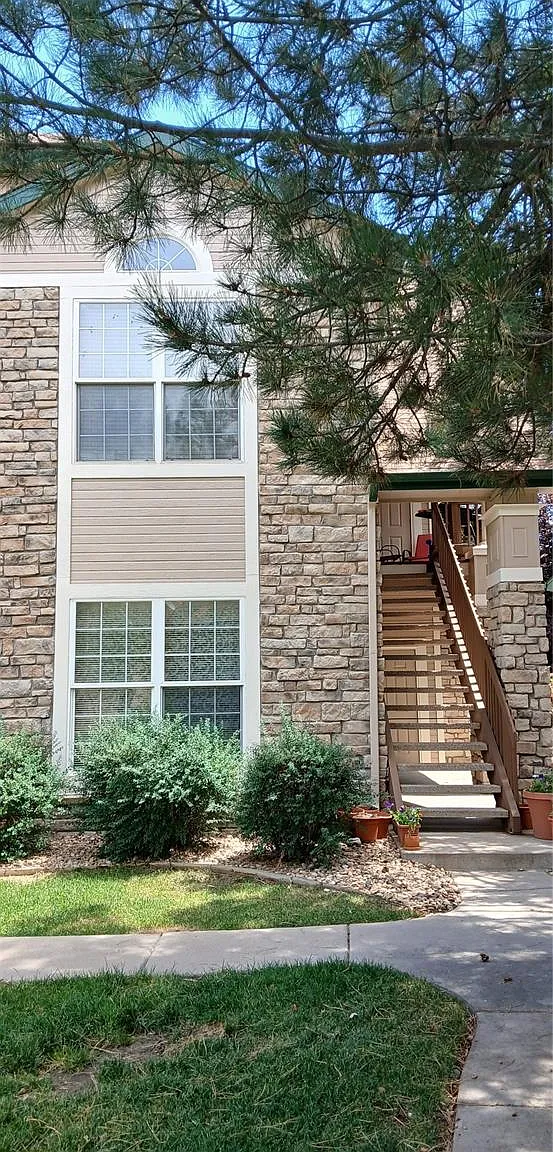 2 bed, 2.0 bath, 1012 sqft, $2,200 — Photo 2