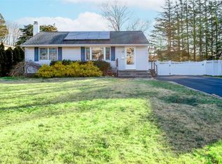 11 Myrtle Ln, East Patchogue, NY 11772