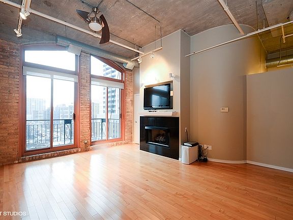 3rd image of 360 W Illinois St APT 6C