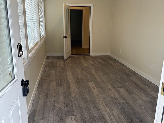 3rd image of 940 Davis St APT 2