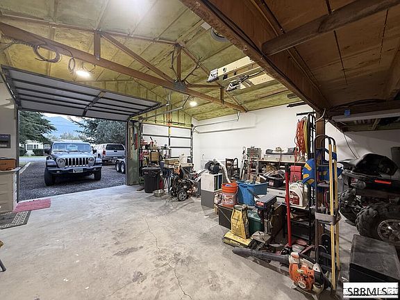 29th image of 706 College St