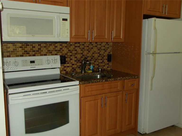 1400 SW 124th Ter #205Q — Photo 8