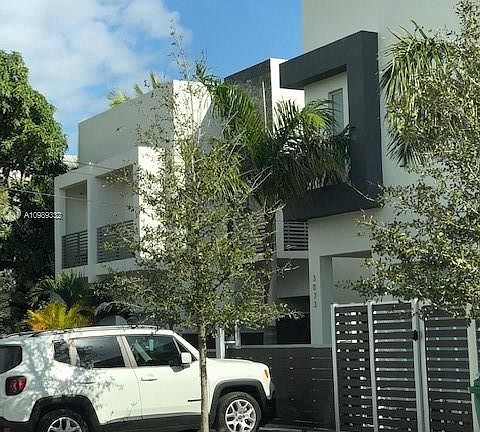Other town homes on Carter Street recently built and currently listed for sale between $800-$900,000  