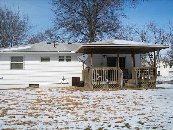 5th image of 1727 N 75th Dr