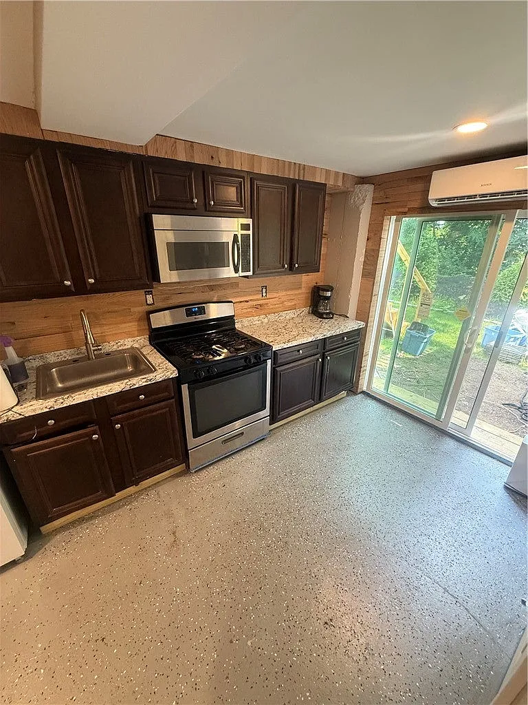 2 bed, 800 sqft, $2,100 — Photo 2