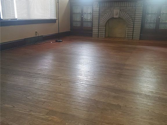 3rd image of 10217 Parkview Ave