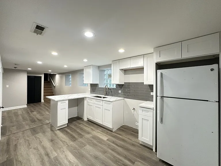 2617 W Rascher Ave #NDG — Photo 4