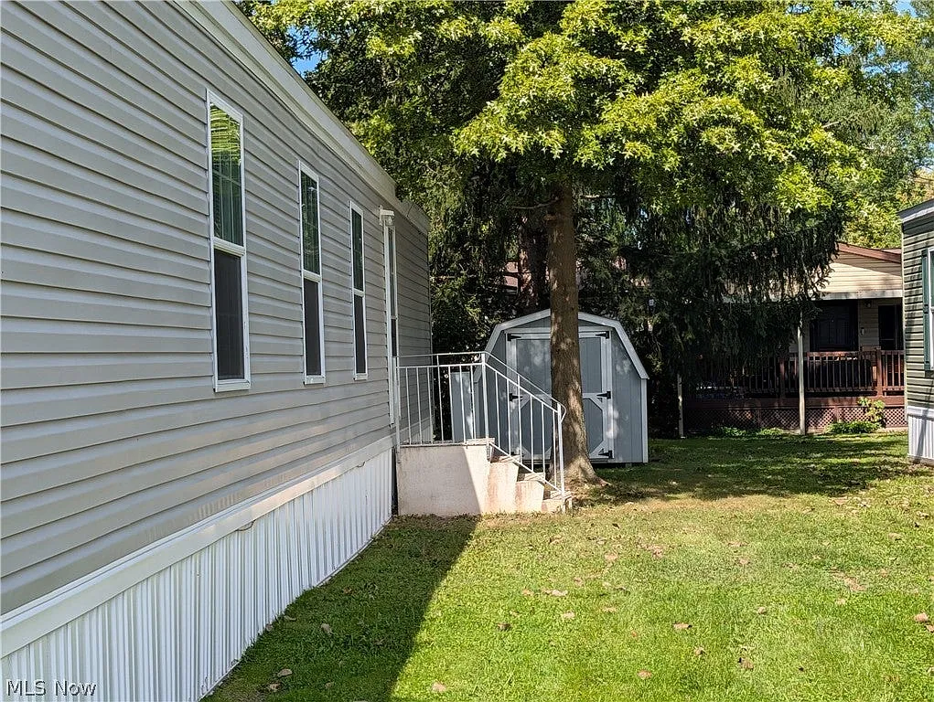 3 bed, 924 sqft, $1,100 — Photo 3