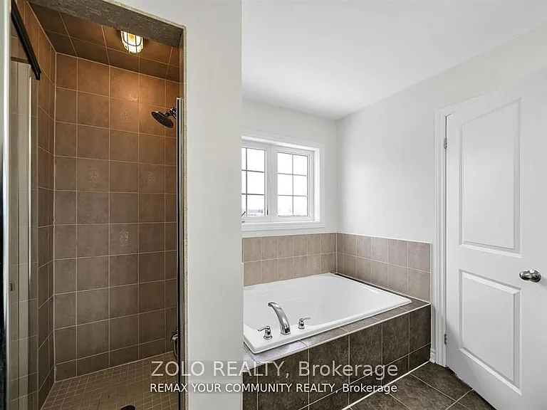 17 Adanac Dr #MAIN 2ND FLOOR — Photo 11