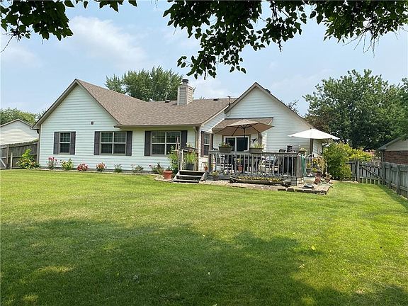 2nd image of 715 Leatherwood Dr