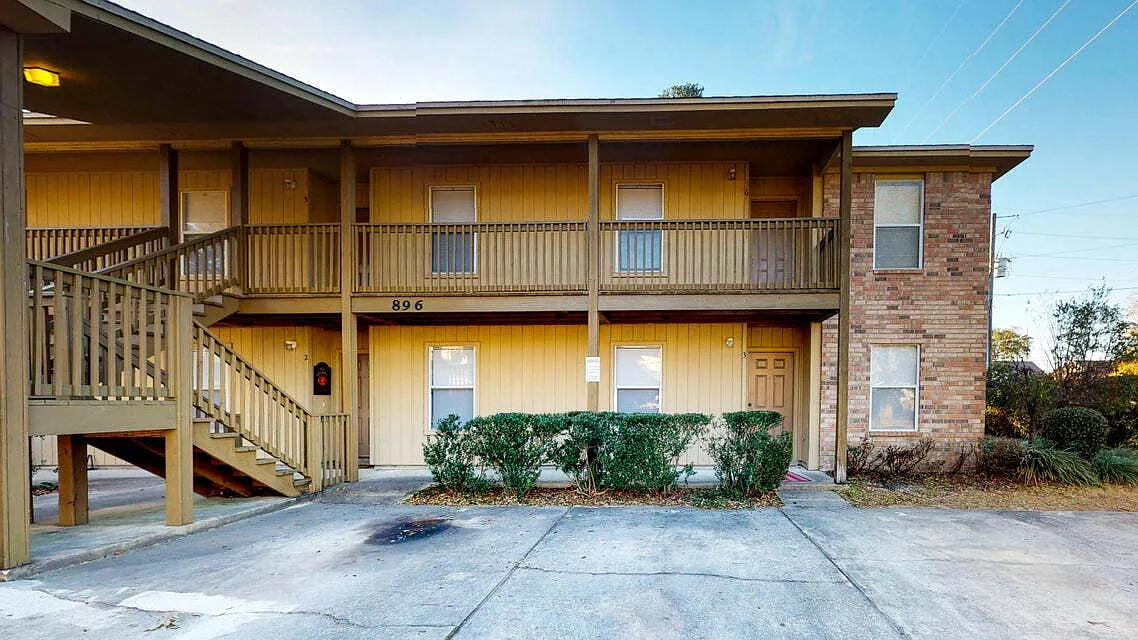 Building Photo - 895 Silverwood Dr #5