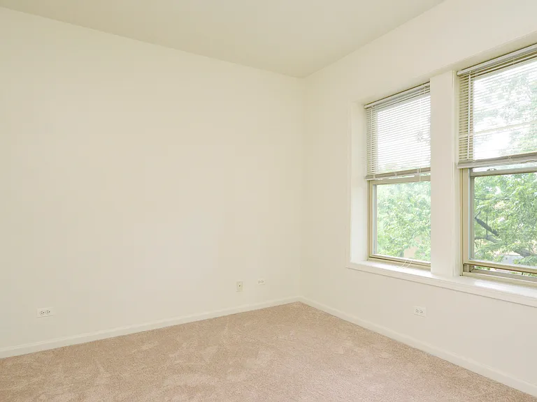 1943 W Chase Ave #2 — Photo 26