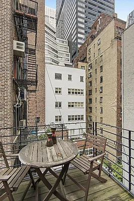 Sold by Real Direct | media 4