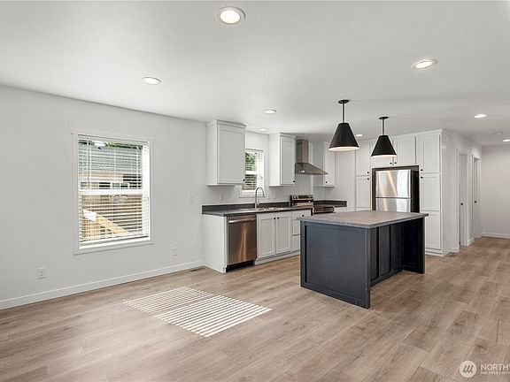 5th image of 18814 94th Drive NW