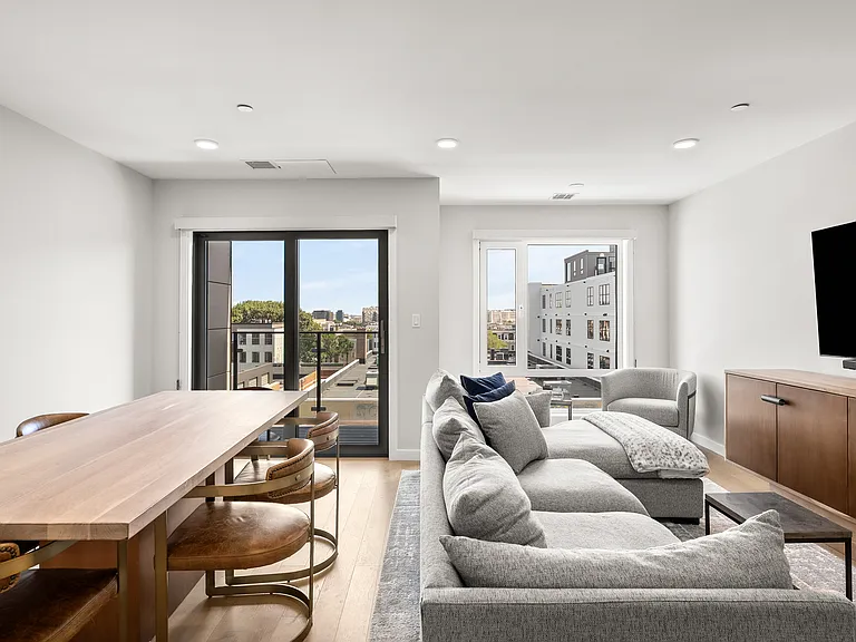 457 W Broadway #502 — Photo 11