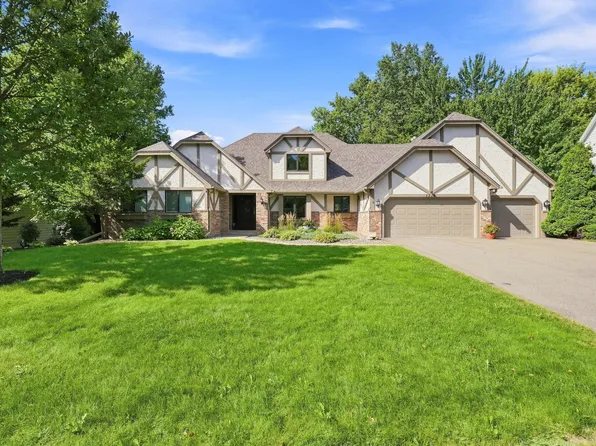 1316 Summit Oaks Dr, Burnsville, MN 55337