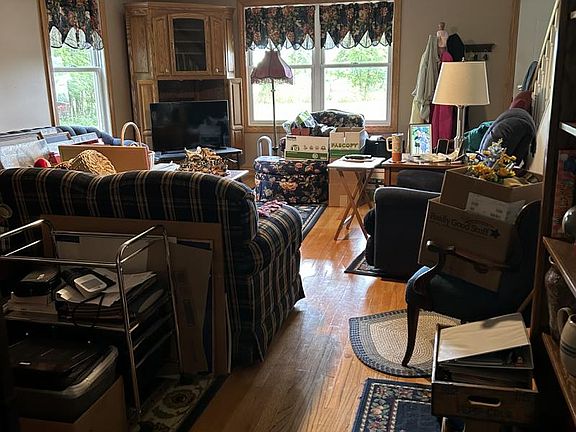3rd image of 5115 Seeley Rd