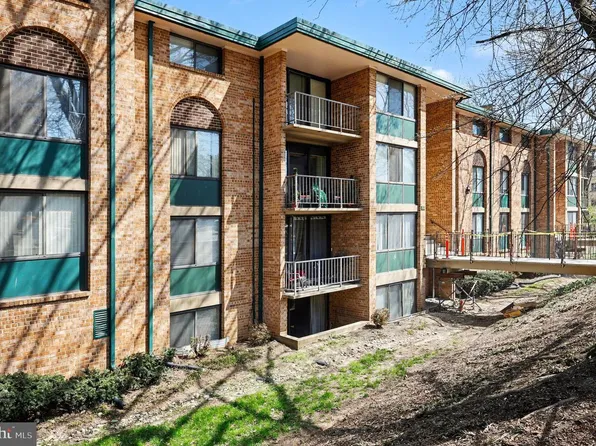 503 N Armistead St APT 201, Alexandria, VA 22312