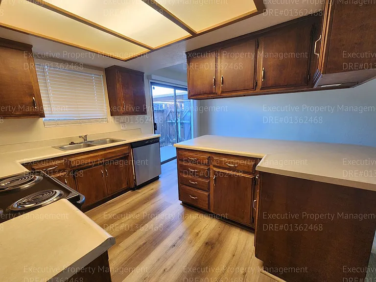 709 Deseret Way — Photo 14