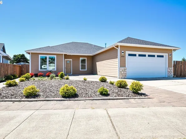 2010 Roosevelt Loop, North Bend, OR 97459