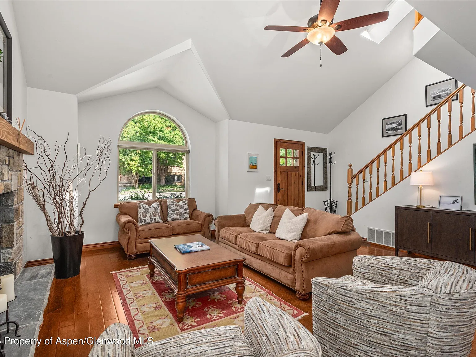 3 bed, 2.5 bath, 2192 sqft, $6,500 — Photo 3