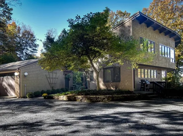 212 Farm Rd, Sherborn, MA 01770