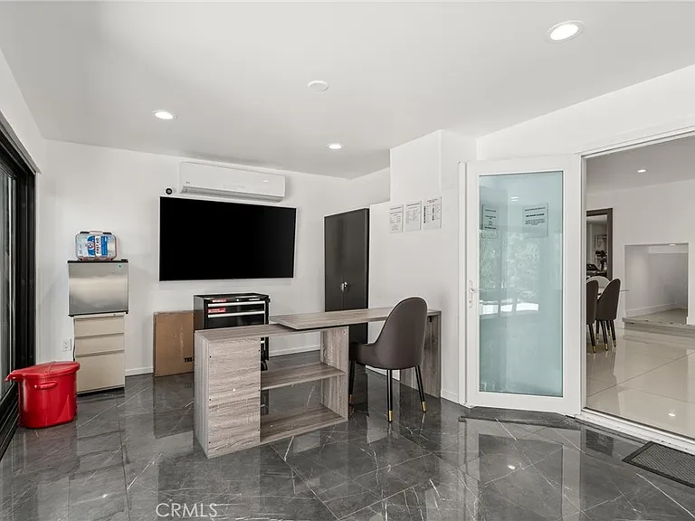 4630 Cedros Ave — Photo 22