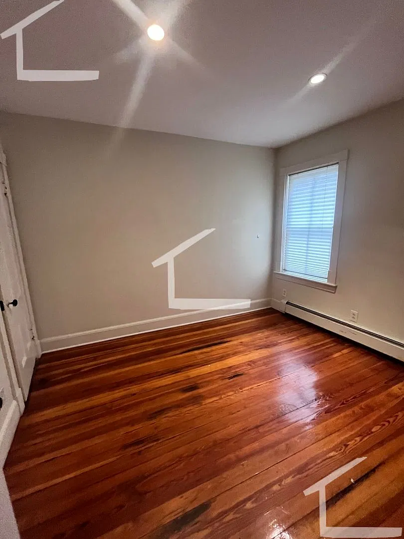 Spacious 6-Bedroom In Mission Hill | 3 Bathrooms + In-Unit Laundry — Photo 3