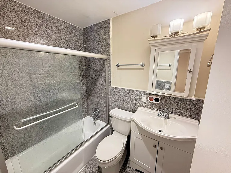 417 NE 17th Ave #10 — Photo 8
