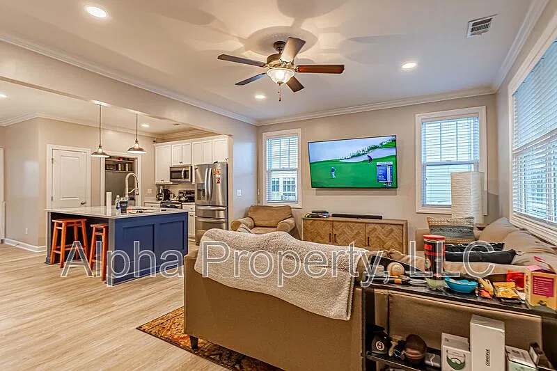 3 bed, 2.5 bath, 1346 sqft, $2,450 — Photo 4