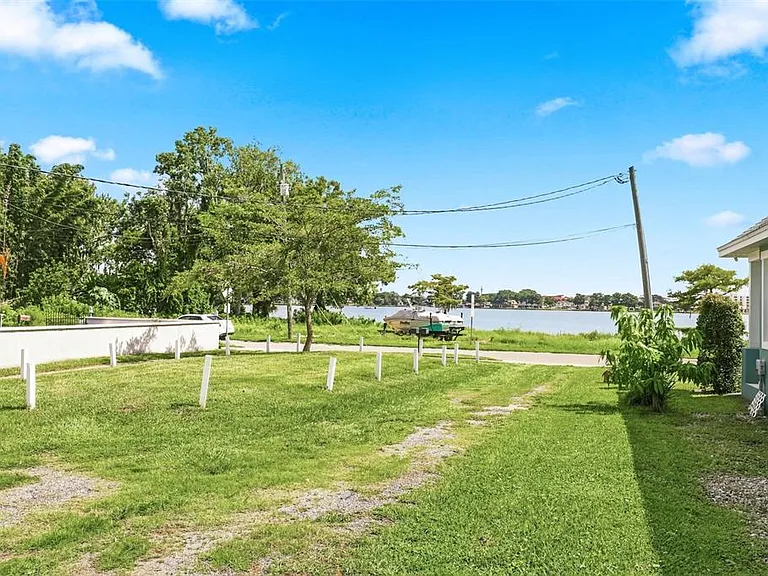 1812 Killarney Dr — Photo 27