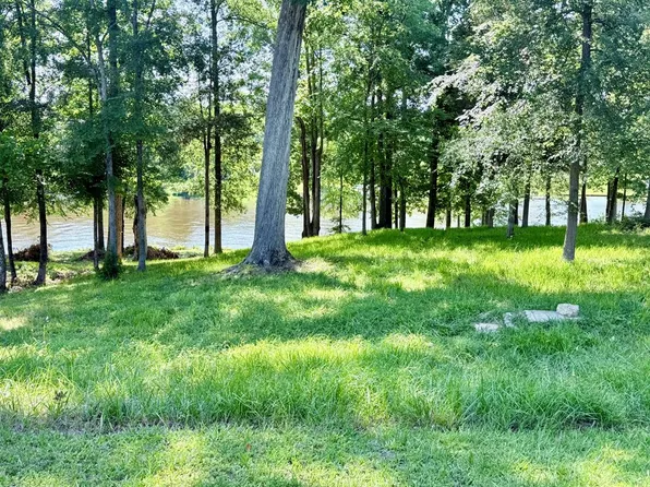 27 King Cir, Greenwood, SC 29649