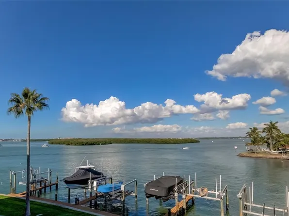 12525 3rd St E APT 203, Treasure Island, FL 33706