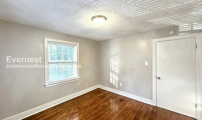 761 Whitney Ave — Photo 11