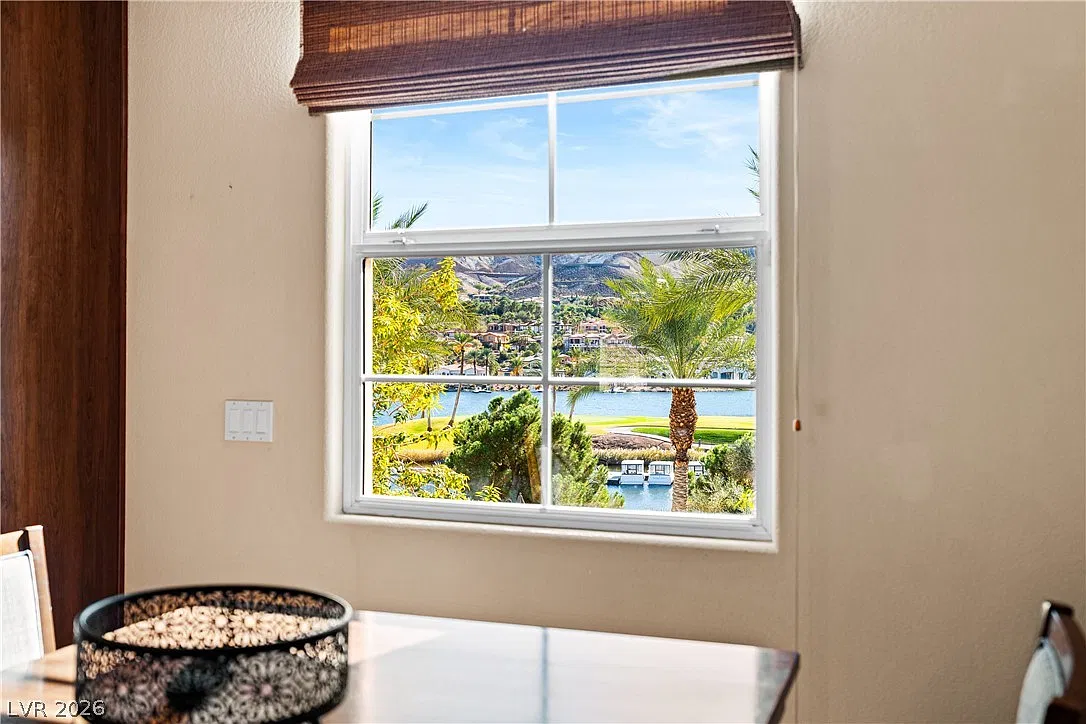 2 bed, 2.5 bath, 1599 sqft, $2,350 — Photo 2