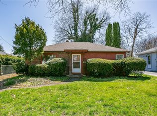 121 Holloway Rd, Rochester, NY 14610