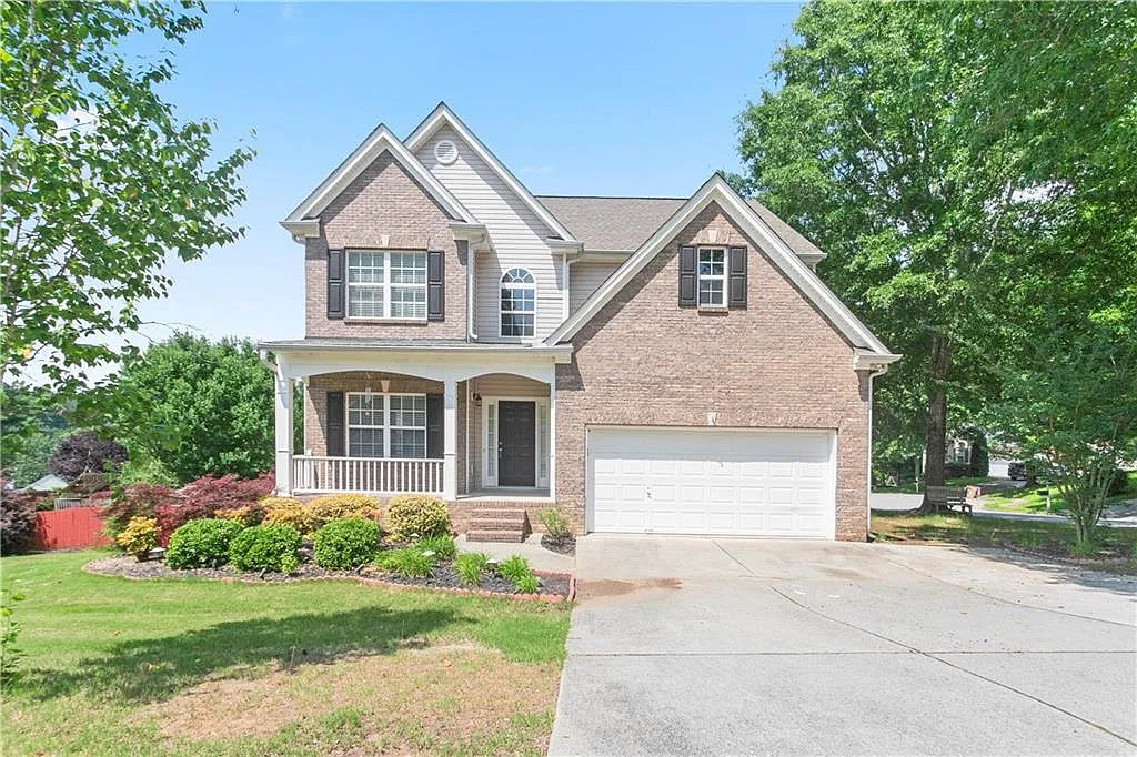 5 bed, 3.5 bath, 2424 sqft, $2,995 — Photo 1