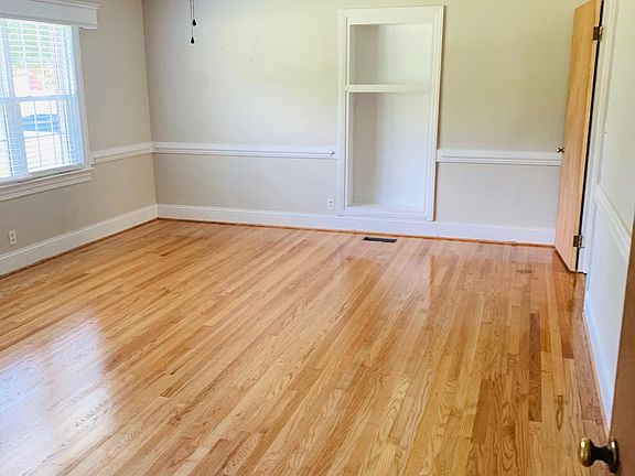 All rooms have ceiling fans!