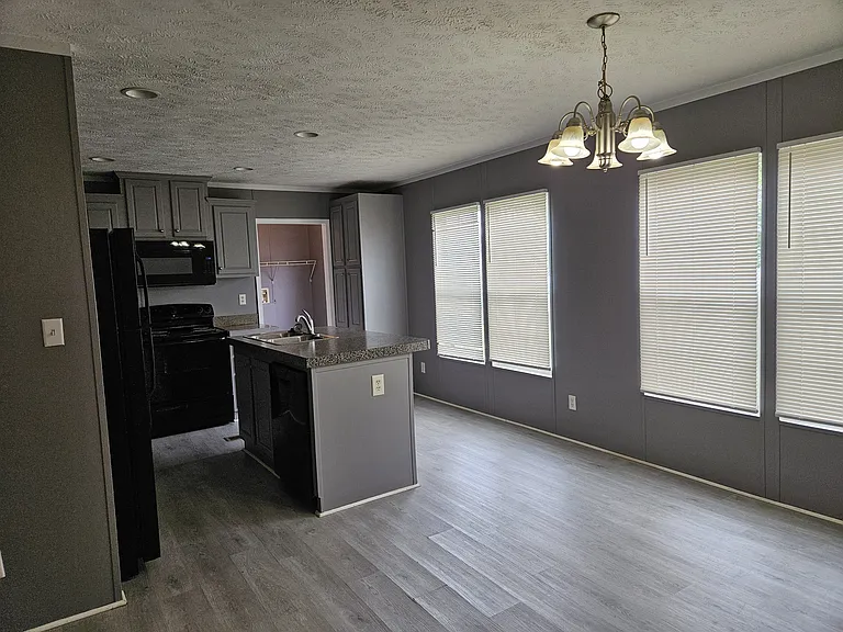 Dining room/kitchen