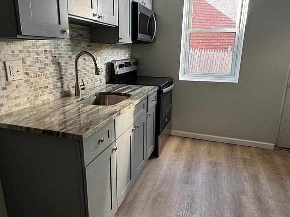 3rd image of 5748 N Beechwood St